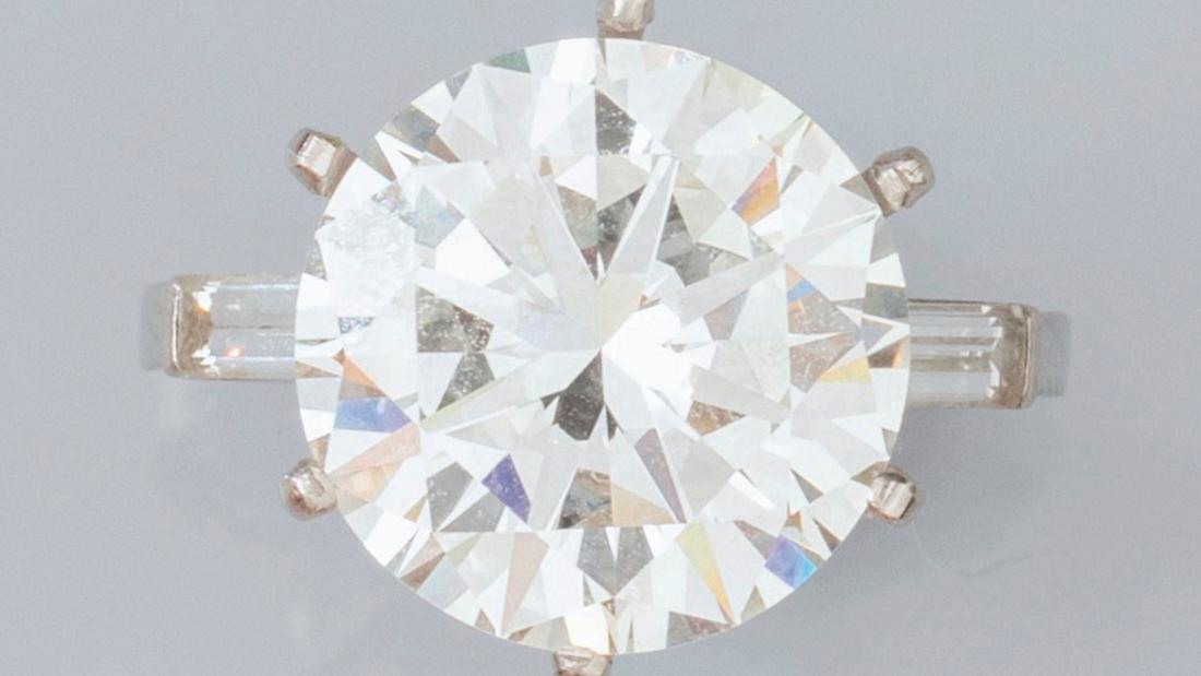 Éternel succès d'un diamant de 6,90 ct